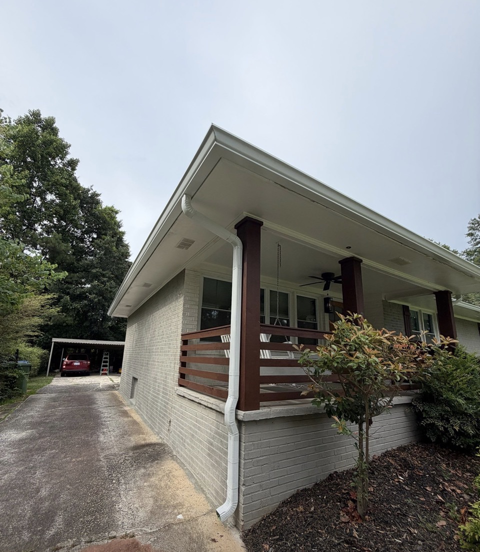 Gutter installation on a home in Atlanta, GA